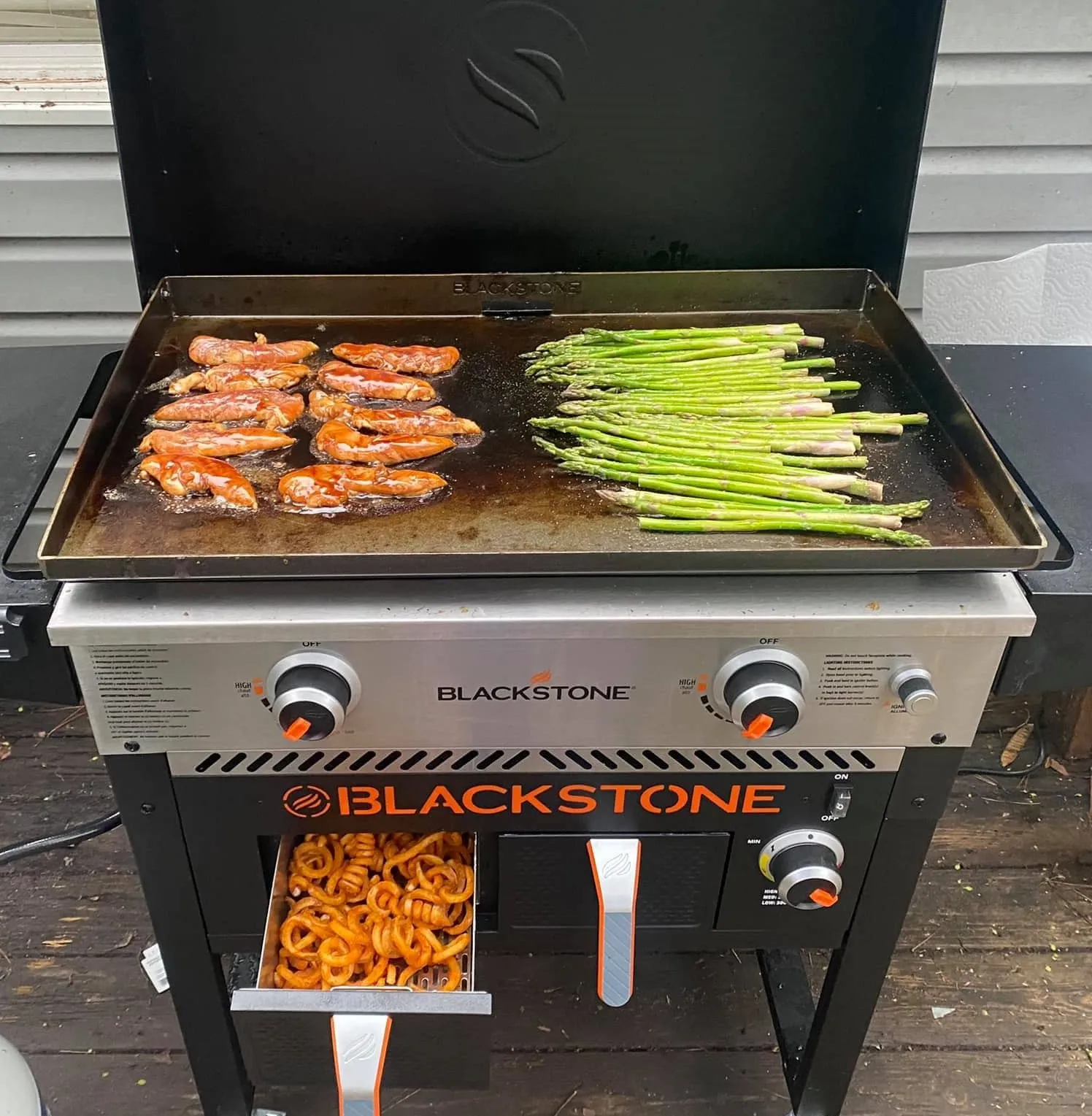 Blackstone 28 inch griddle with air fryer drawer open
