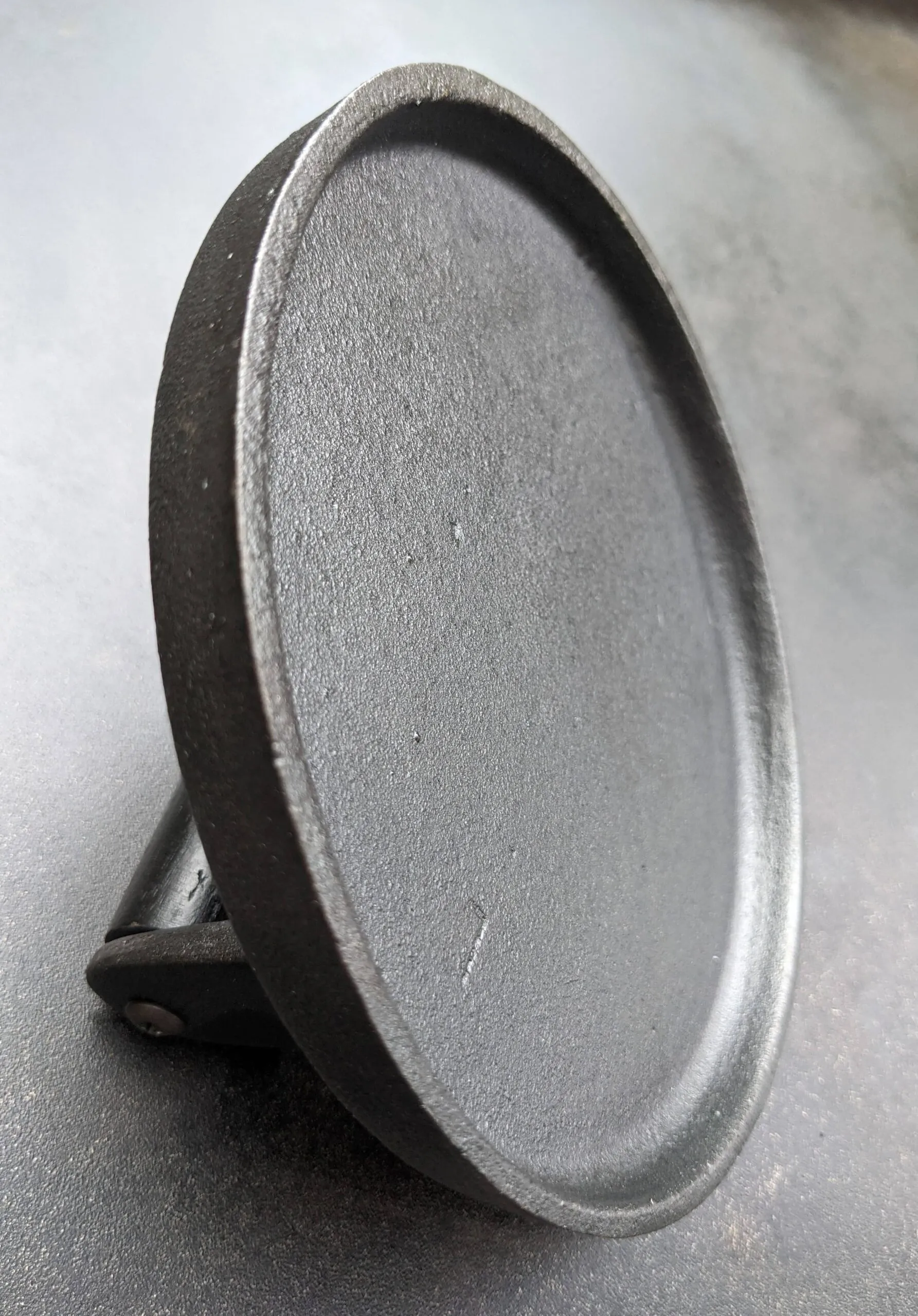Cast iron smash burger press